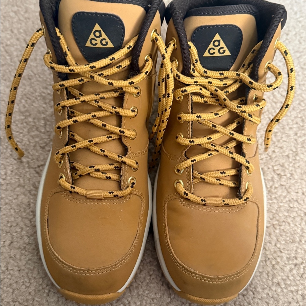 Nike ACG Men's Brown and Yellow Boots